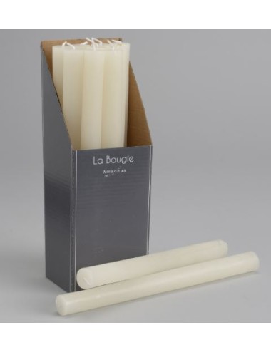 Un coffret de BOUGIE FLAMBEAU CREME